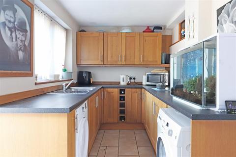 80 Brook Road, Merstham, Redhill, RH1 3EJ