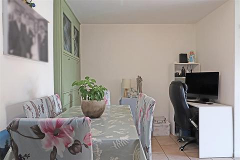 80 Brook Road, Merstham, Redhill, RH1 3EJ