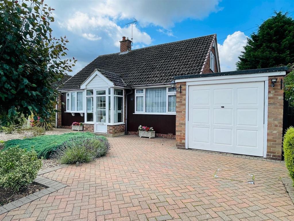Whitworth Drive, RadcliffeOnTrent, Nottingham 2 bed detached bungalow