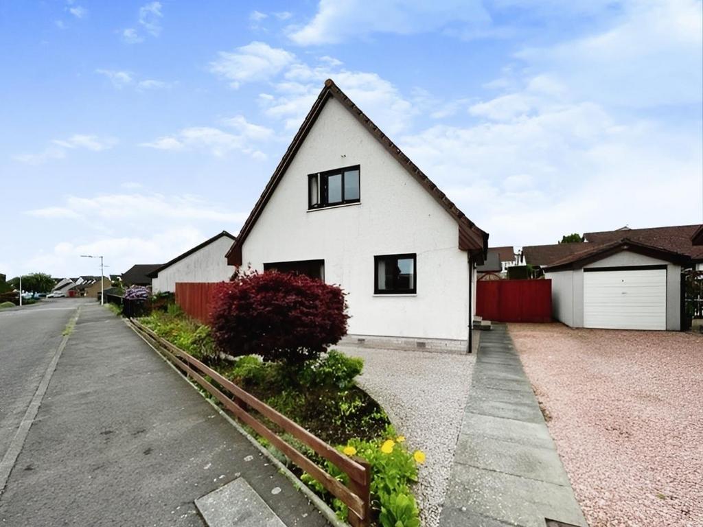Harbour Road, Tayport 3 bed detached house £260,000