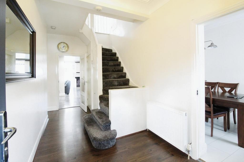 Vaughan Gardens, ILFORD, IG1 6 bed semidetached house for sale £