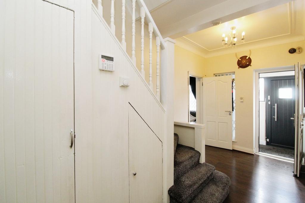 Vaughan Gardens, ILFORD, IG1 6 bed semidetached house for sale £