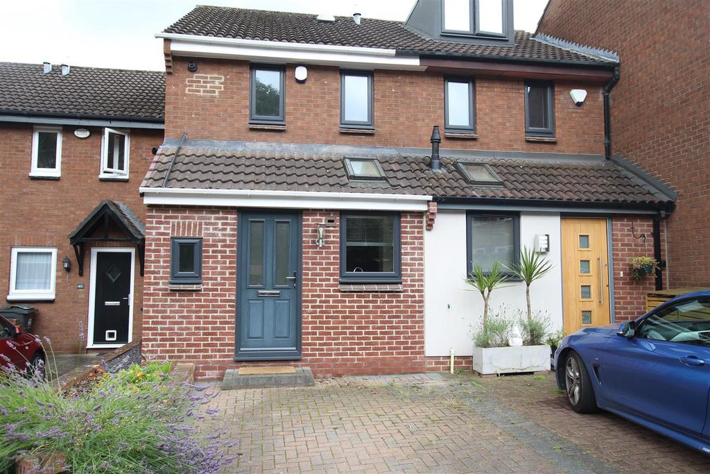 Quaker Lane, Darlington 2 bed semidetached house for sale £150,000