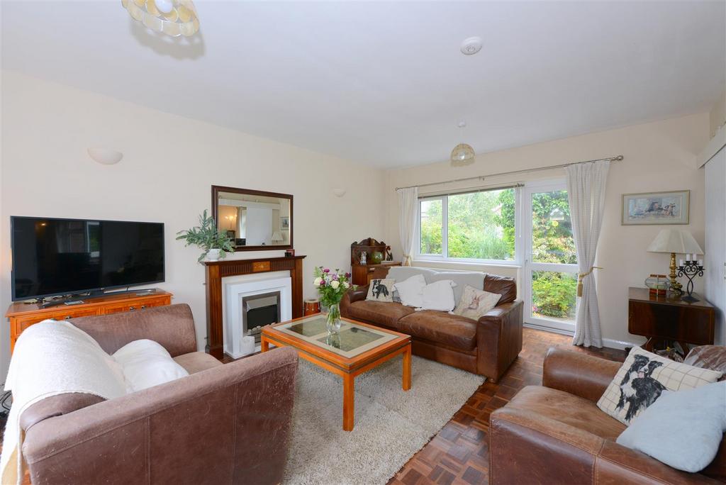 Mossbank Way, Copthorne, Shrewsbury 4 bed detached house for sale £460,000