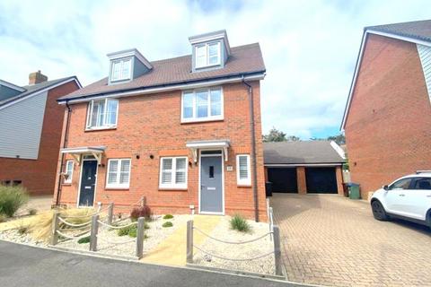 3 bedroom semi-detached house to rent, Hornbeam Avenue, Angmering, Littlehampton, West Sussex