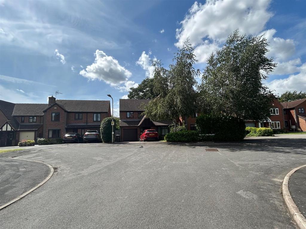 Westminster Drive Burbage 4 bed detached house £350,000