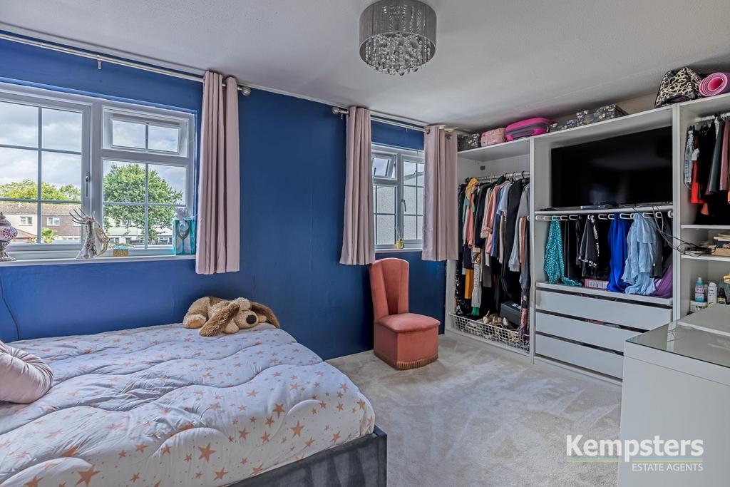 Bedroom 1.jpg
