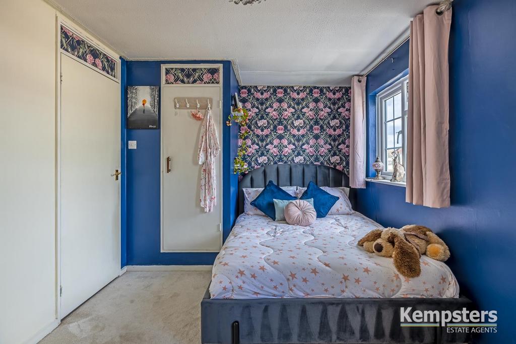 Bedroom 1 3rd.jpg