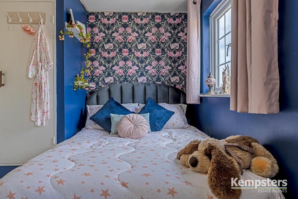 Bedroom 1 4th.jpg