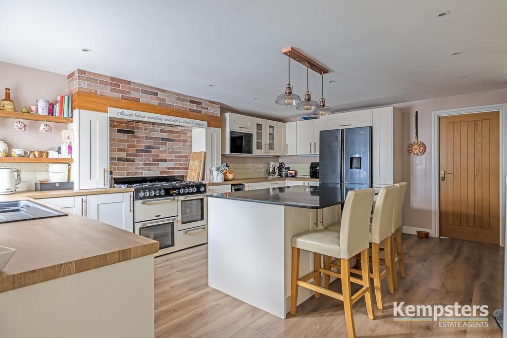 Kitchen 2.jpg