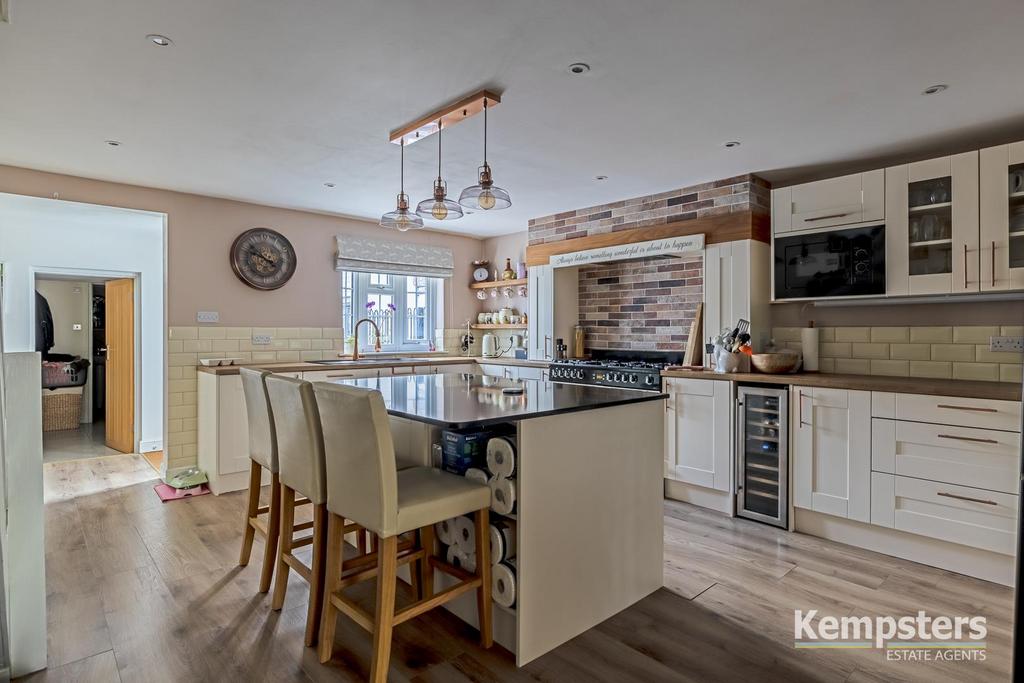 Kitchen 1.jpg