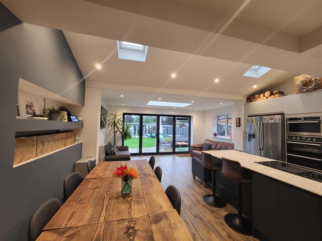 Extended luxury breakfast kitchen / dining room (r