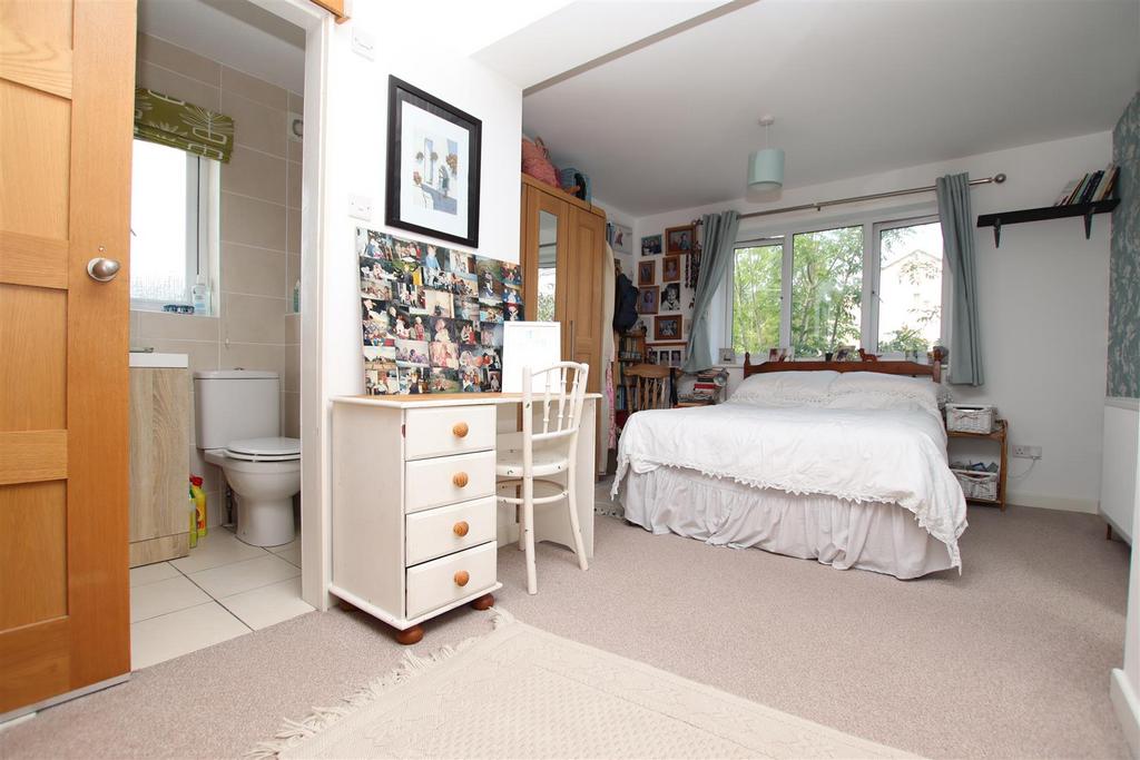 Bedroom 1.JPG