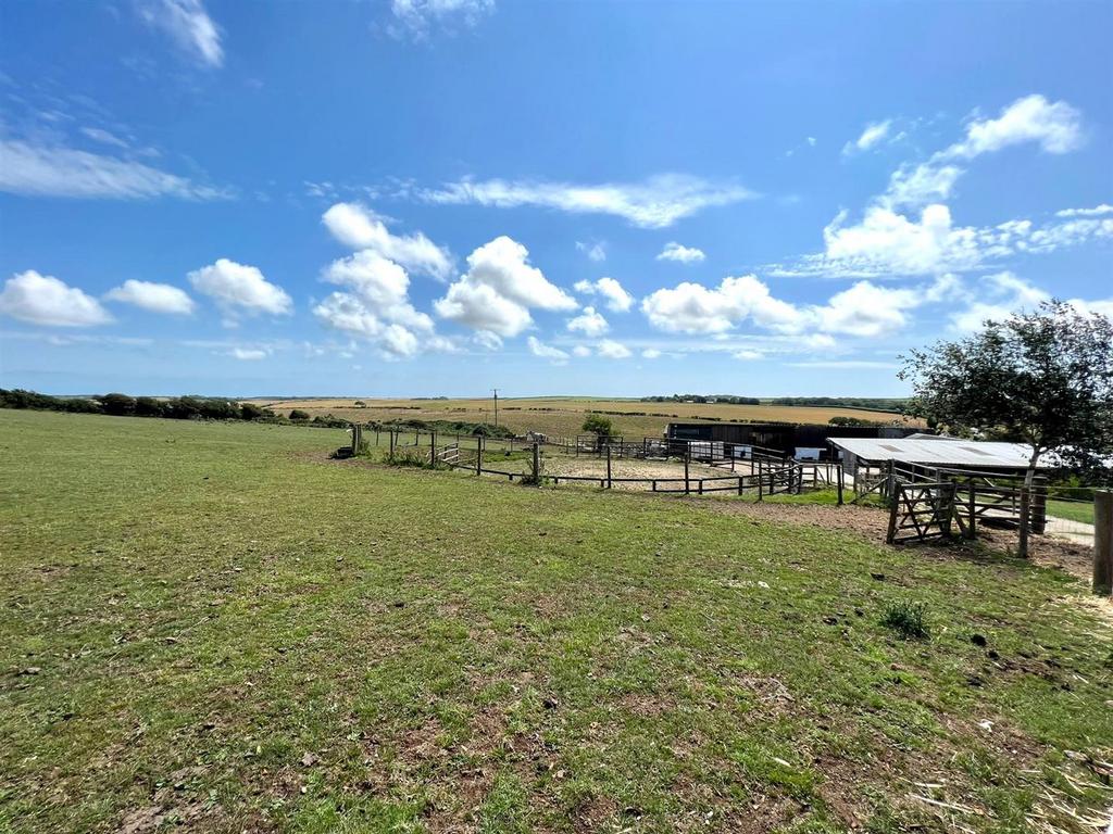 Pembroke 4 bed property with land for sale £569,500