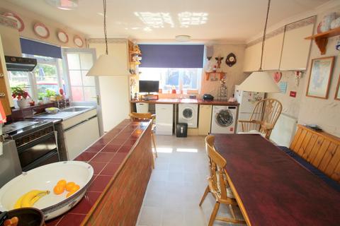 3 bedroom detached house for sale - Hythe Road, Staines-upon-Thames, TW18