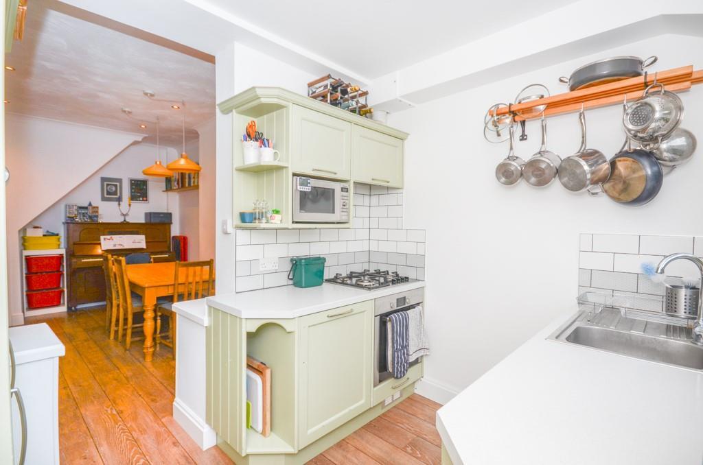 Kitchen pic 2.jpg
