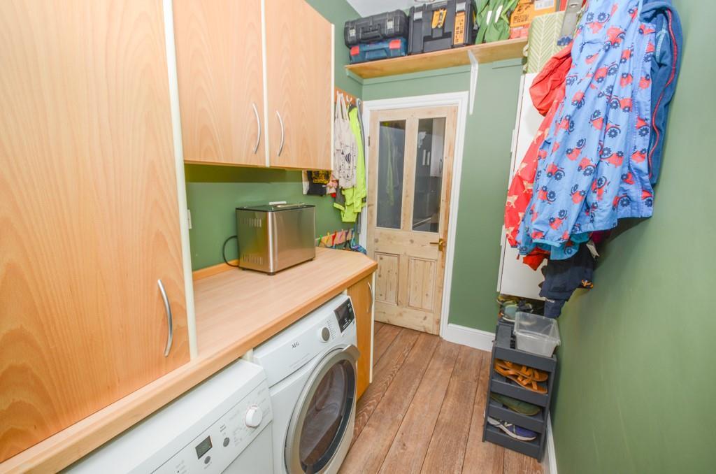 Utility room pic 2.jpg