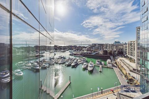 2 bedroom flat to rent, The Hawkins Tower, Ocean Village, Southampton