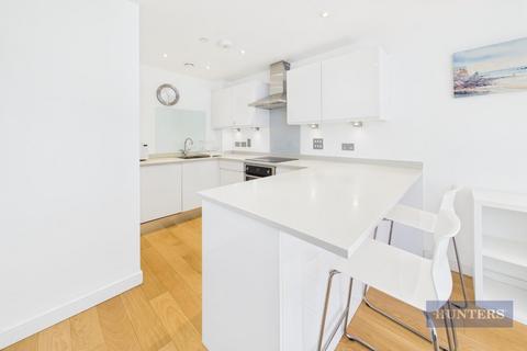 2 bedroom flat to rent, The Hawkins Tower, Ocean Village, Southampton