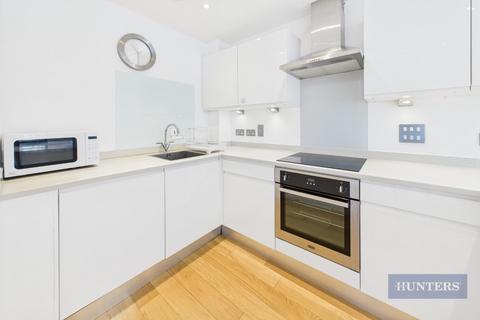 2 bedroom flat to rent, The Hawkins Tower, Ocean Village, Southampton