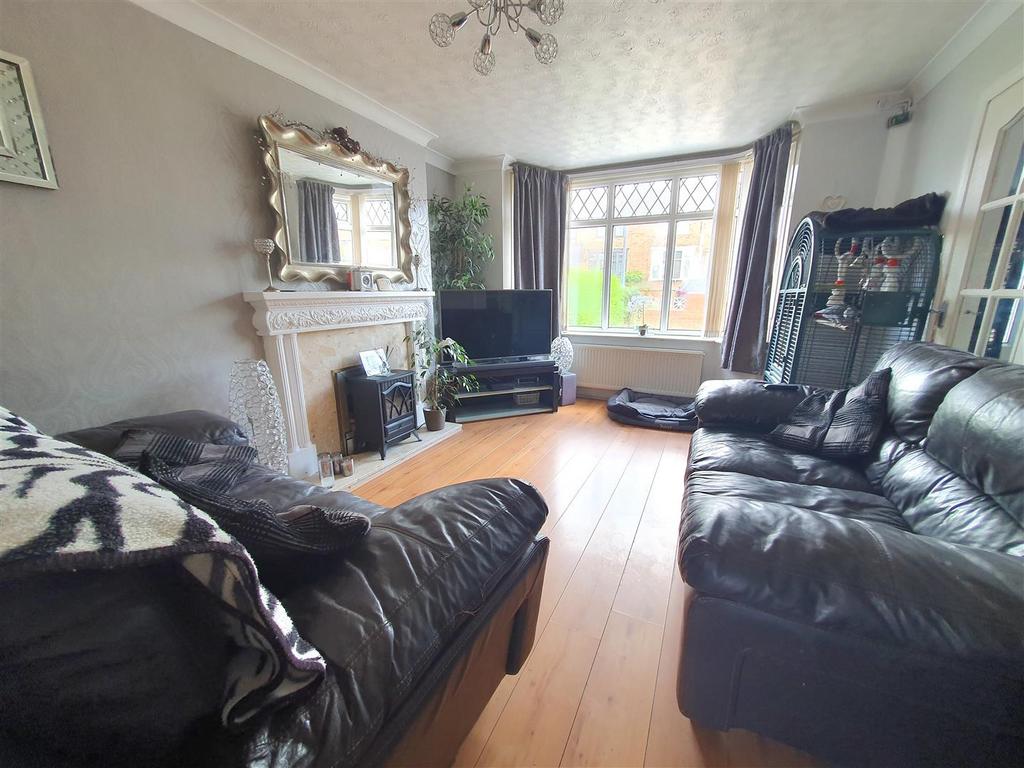 Roxburgh Road, Attleborough, Nuneaton 4 bed semidetached house for