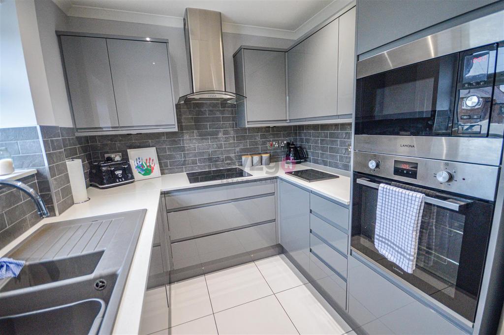 Elstree Road, Sheffield, S12 3 bed terraced house for sale £165,000