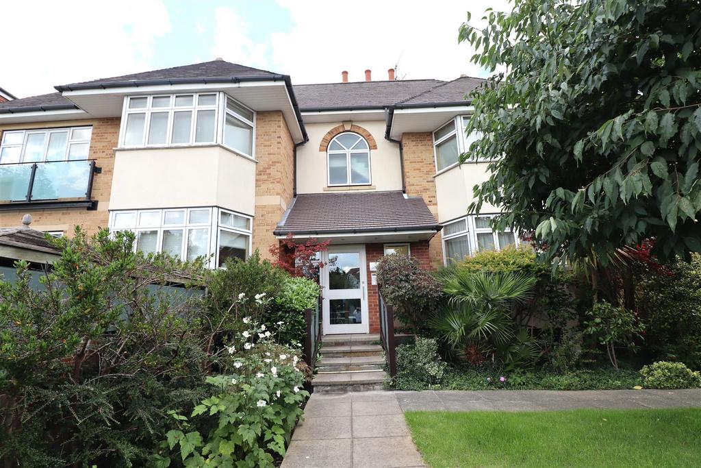 Finchley Lane, Hendon 2 bed flat for sale £700,000