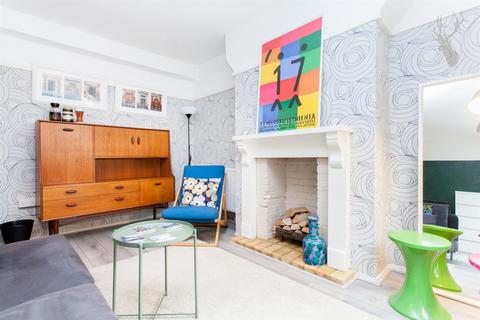 1 bedroom flat for sale, Chagford House, Bow