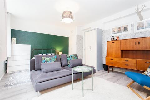 1 bedroom flat for sale, Chagford House, Bow
