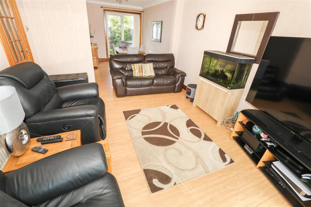 Balnagowan Drive, Glenrothes 3 bed semidetached house £169,995