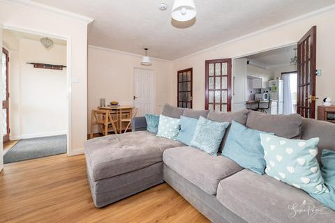2 bedroom detached bungalow for sale - *CHAIN FREE* Waterloo Crescent, Binstead