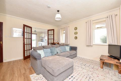 2 bedroom detached bungalow for sale, *CHAIN FREE* Waterloo Crescent, Binstead