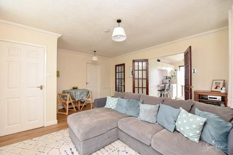 2 bedroom detached bungalow for sale, *CHAIN FREE* Waterloo Crescent, Binstead
