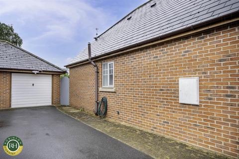 3 Mosscroft Way, Hatfield, Doncaster, DN7 6BN