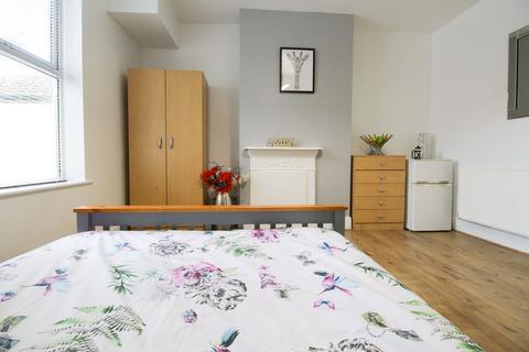 1 bedroom in a house share to rent, 130 Monks Road, Lincoln, Lincolnshire, LN2 5PH, United Kingdom