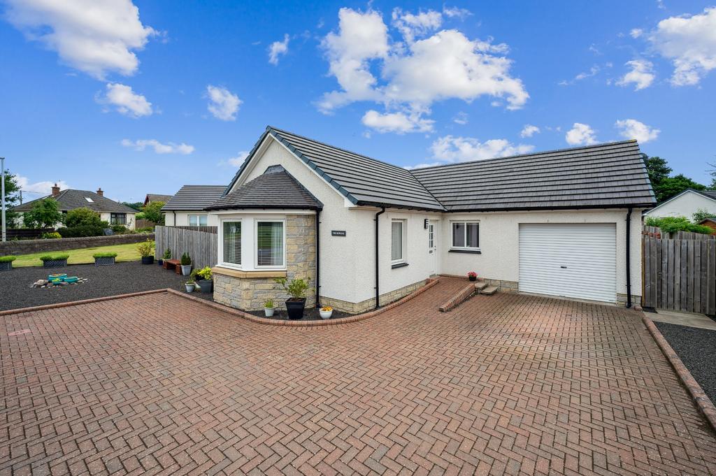 Main Road, Guildtown, Perth, Perthshire, PH2 6BS 3 bed bungalow for