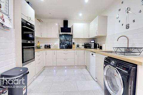 18 Broseley Road, Romford, RM3 9BD