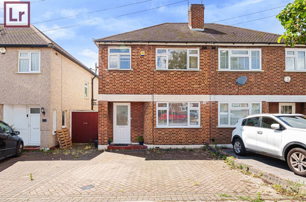 Parkfield Crescent, Ruislip, HA4 3 bed semidetached house £545,000