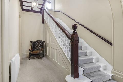 Flat 7, New Court Liston Road, Marlow, SL7 1AS