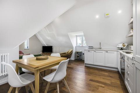 Flat 7, New Court Liston Road, Marlow, SL7 1AS