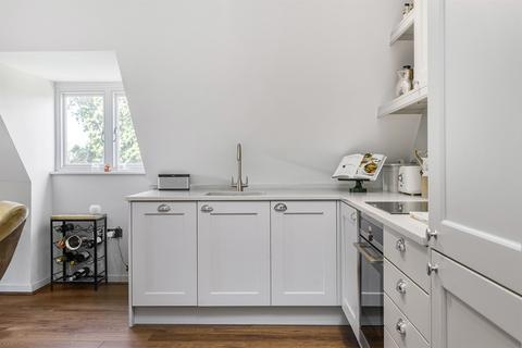 Flat 7, New Court Liston Road, Marlow, SL7 1AS