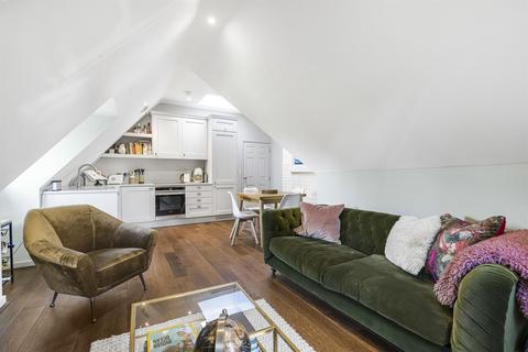 Flat 7, New Court Liston Road, Marlow, SL7 1AS