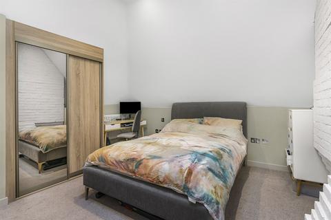 Flat 7, New Court Liston Road, Marlow, SL7 1AS