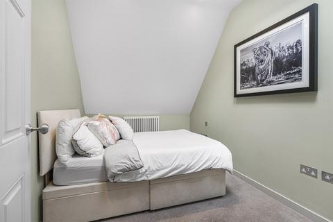Flat 7, New Court Liston Road, Marlow, SL7 1AS