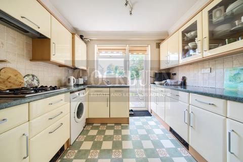 15 Brentwood Close, London, SE9 2DT
