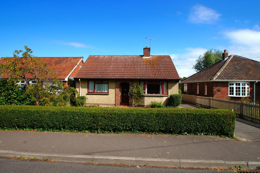 New Road, West Huntspill, Highbridge, Somerset, TA9 3 bed bungalow for