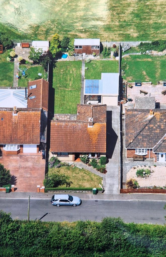 New Road, West Huntspill, Highbridge, Somerset, TA9 3 bed bungalow for