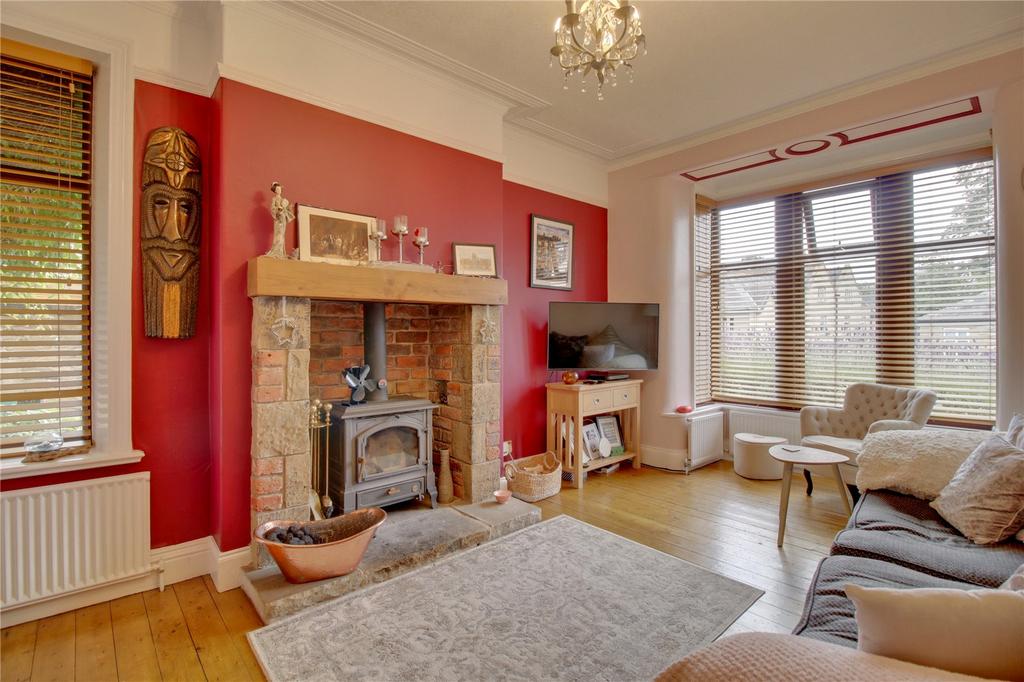 Albion Road, Idle, Bradford, West Yorkshire, BD10 3 bed semidetached