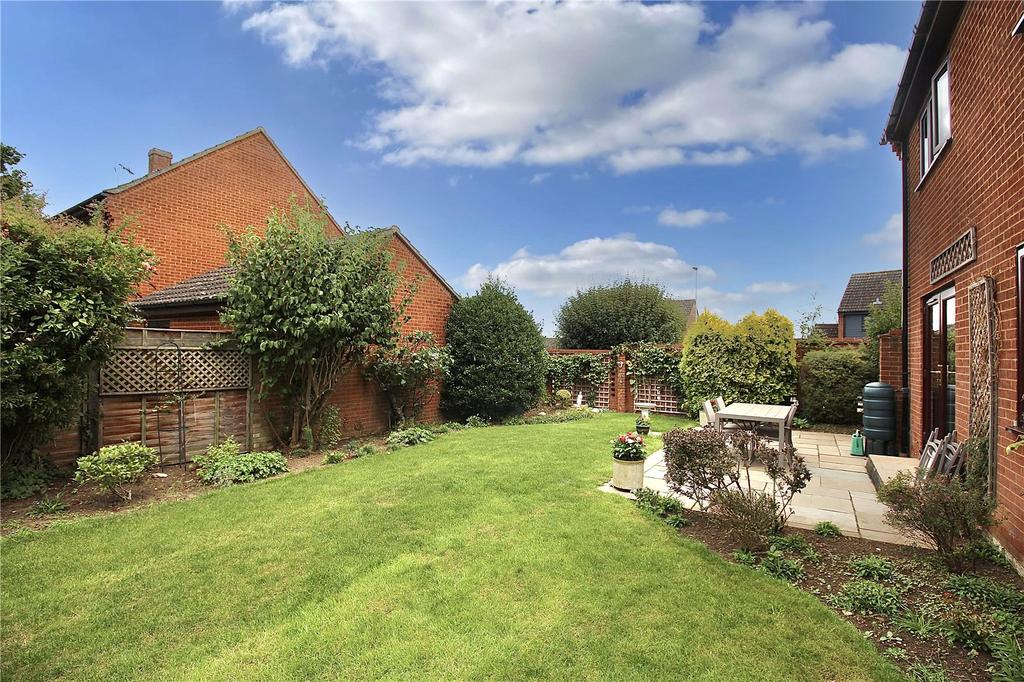 Walton Close, Stowmarket, Suffolk, IP14 4 bed detached house for sale