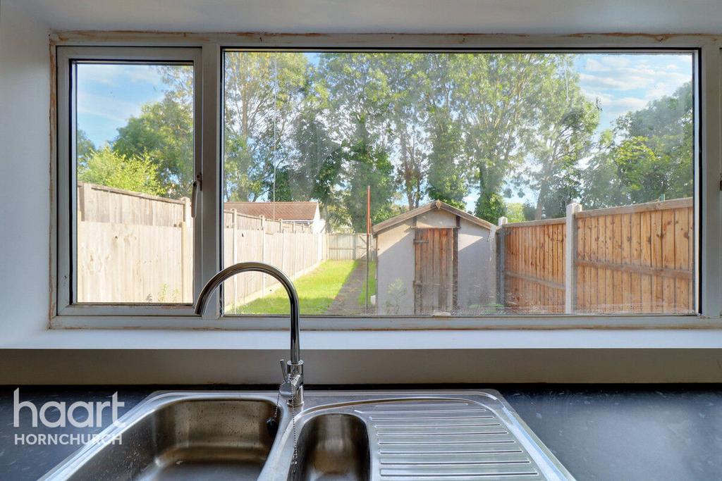 Stafford Avenue, Hornchurch 3 bed terraced house for sale £380,000